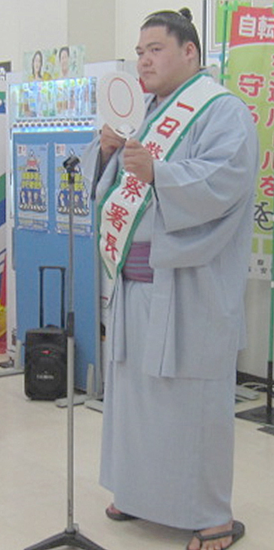 王鵬関迎え　愛知県稲沢署が防犯・交通安全の啓発イベント