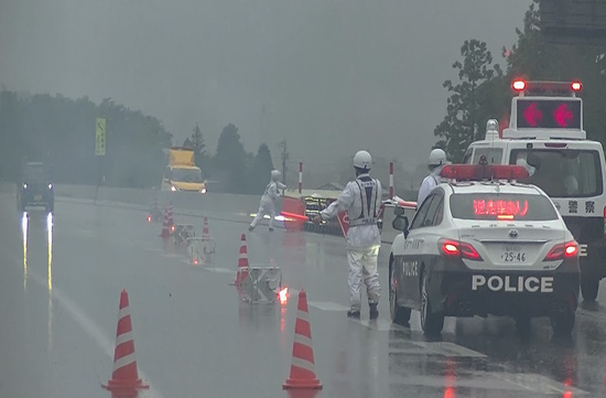 逆走事案への対応を確認　福井県警が自動車専用道本線を通行止めにして訓練