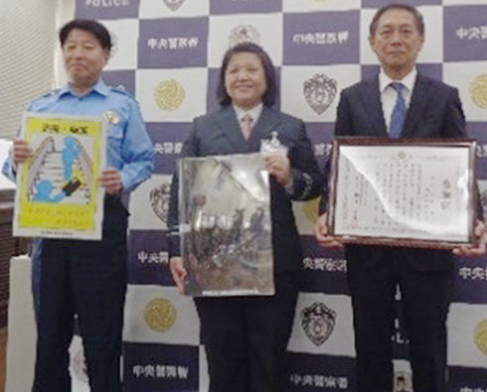 盗撮被害防止へ　福岡県中央署が駅エスカレーターに広角ミラー設置