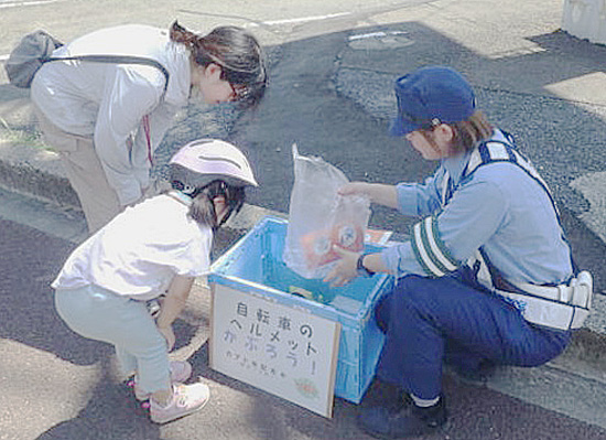 宮城県仙台南署が「ヘルメットかぶっと（カブト）作戦」　カブトムシで着用呼びかけ
