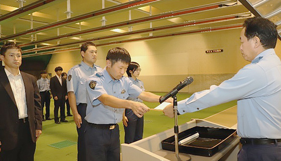 富山県警で北陸三県の拳銃射撃競射会　団体優勝は福井