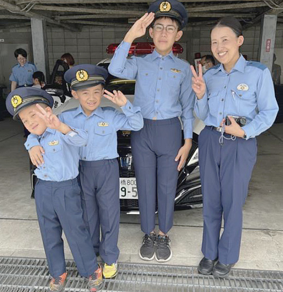 群馬県前橋東署で職員家族を招く職場見学会を開催