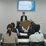 神奈川県警が看護科・福祉科の高校生に高齢者の交通事故防止の授業