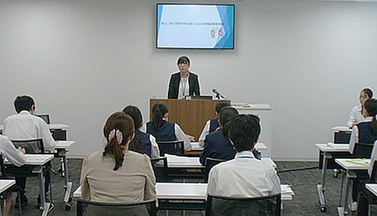 神奈川県警が看護科・福祉科の高校生に高齢者の交通事故防止の授業