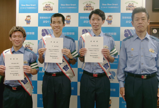 愛知県刈谷署が企業陸上部と交通安全活動　栗を配って「止（マロン）」と呼びかけ