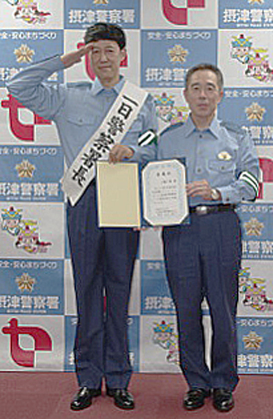 大阪府摂津署が交通安全運動出発式　お笑い芸人・小籔千豊さん迎え