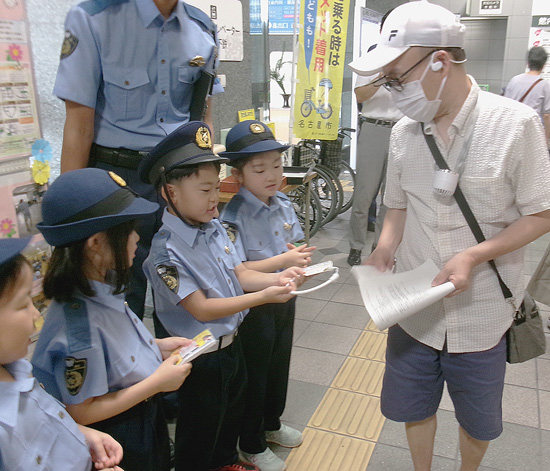 保育園児が区役所で詐欺被害防止を呼びかけ　愛知県瑞穂署の一日警察官に