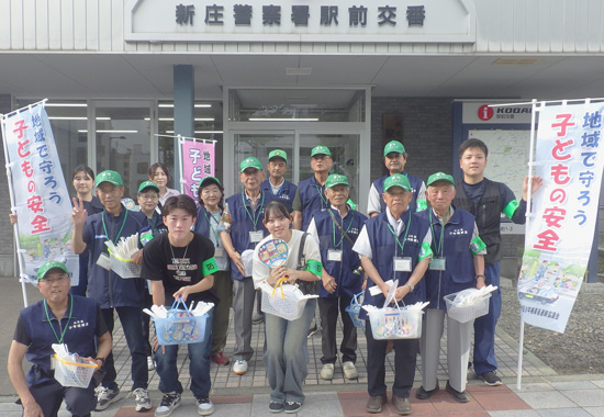 啓発うちわで防犯・交通安全呼びかけ　山形県新庄署と高校生が製作で協力