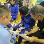 青森県警が聾学校で110番アプリシステムと新型赤色灯の広報活動