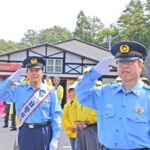 長野県阿南署は地元出身のタレントやご当地ヒーローと出発式開く