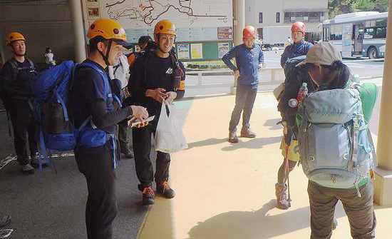 三重県四日市西署が交通安全運動と山岳警備隊の合同出発式開く