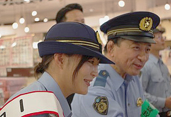 柔道・角田夏実選手迎え　岡山県岡山西署が地域安全運動の出発式行う