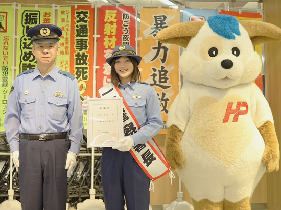 北海道釧路方面帯広署は柔道・角田夏実選手迎え交通安全等の広報活動