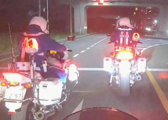 交通事故防止へ　高知県警交機隊が12月中夜間帯の特別警ら活動