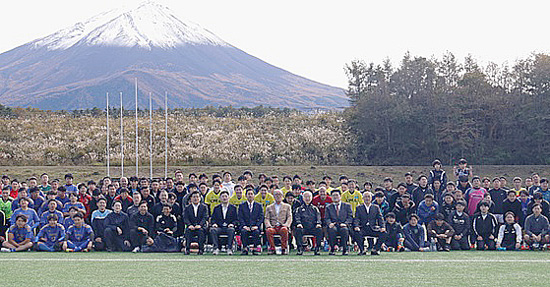 山梨県警で1都7県警参加のサッカー大会　親睦深める