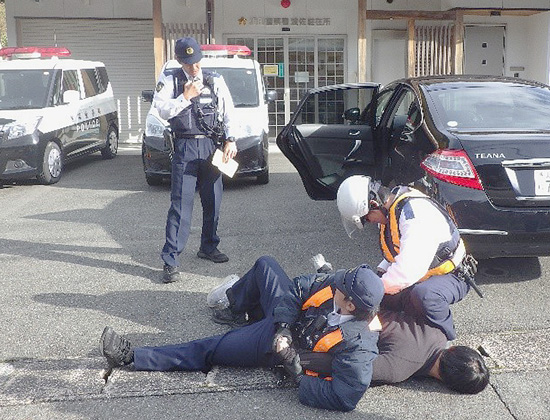 広島県山県署と島根県浜田署が初動対応訓練　強盗致傷事案を想定