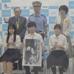 高校生が自転車ヘルメット着用のポスター等をデザイン　三重県尾鷲署が完成披露会