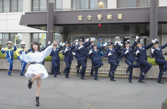 静岡県富士署が飲酒運転防止の啓発動画作る　歌手の汐川ほたてさんが協力