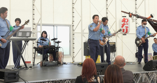 宮城県亘理署の署員6人でバンド結成　楽曲と防犯講話を披露