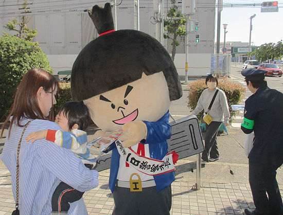 岡山県岡山南署の防犯キャラクターの着ぐるみが完成　鍵かけの重要性訴え