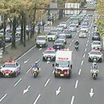 交通安全へ大阪府警が大阪市内ペースメーカー大作戦　幹線道路でパトカーが車列を組んで走行