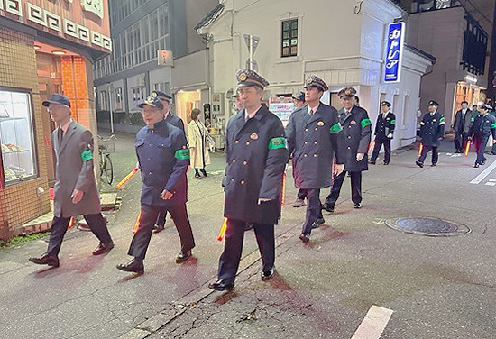 富山県警が年末の特別警戒　犯罪防止へ金融機関等に立ち寄り