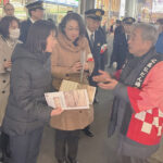 広島県警が年末の犯罪抑止活動で防犯ボランティアを激励