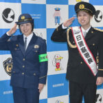 青森県青森南署がバドミントン五輪代表選手と年末の防犯活動