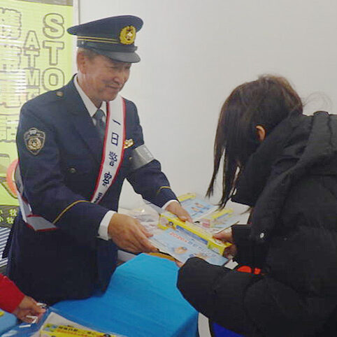 中日前監督の立浪さんが詐欺防止呼びかけ　愛知県小牧署が金融機関で啓発活動