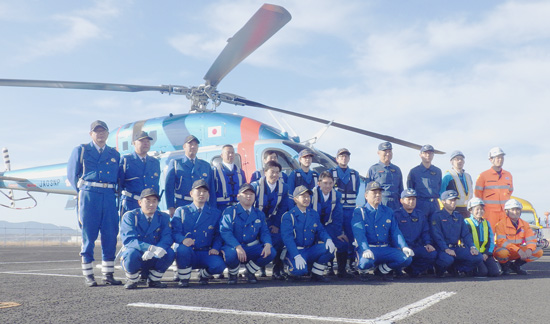 長崎県警高速隊と航空隊が空陸一体の交通指導取締り