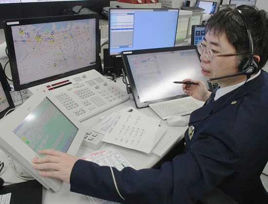 外国人からの110番通報を想定し　青森県警が三者通話の訓練