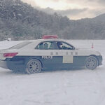 岐阜県飛騨地方3署と高速隊が積雪路面での車両訓練行う