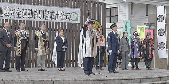 岐阜県垂井署が地域安全運動特別警戒出発式