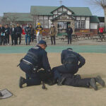 埼玉県加須署が不審者対応訓練　保育園児も協力