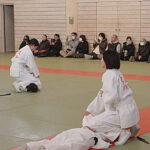 香川県警察学校で卒業前の初任科生が家族に訓練成果を披露