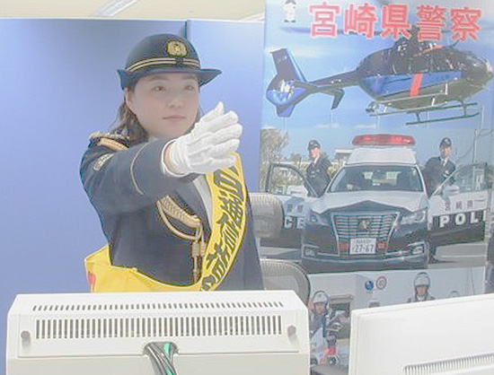 宮崎県警がプロゴルファーと110番の正しい利用を広報