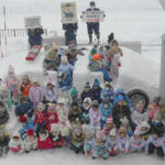 北海道旭川方面羽幌署で恒例のパトカー雪像お披露目　園児が交通安全呼びかけ