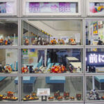 福よせ雛を展示し防犯や交通安全訴え　愛知県中村署が恒例イベント