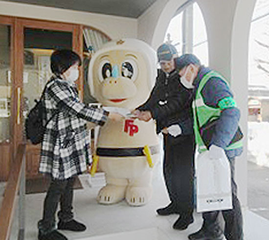 甘いお菓子で甘い話に注意　福井県鯖江署が人気洋菓子店と協力