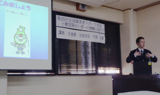 障スポの開催控え署員が手話講座