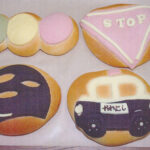 兵庫県川西署が管内パン屋と交通安全テーマのコラボパンを開発