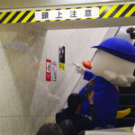 鳥取県鳥取署は盗撮防止ミラーとステッカーを駅構内に設置