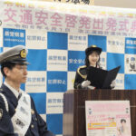 埼玉県蕨署はミス東大を一日署長に迎え交通安全啓発の出発式典