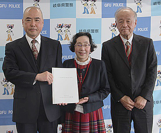 高齢者の防犯へ　岐阜県警が有識者会議から報告書を受領