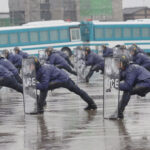 警視庁機動隊が新隊員合同訓練　デモ等の対処要領を確認