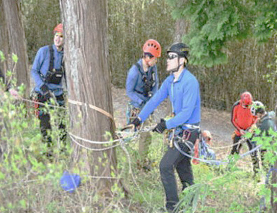 栃木県警山岳警備隊が署山岳警備隊と古賀志山で合同訓練