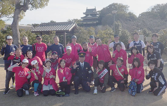 愛知県西尾署が防犯キャンペーン　五輪マラソン金の野口みずきさん迎えてカギかけ呼びかけ