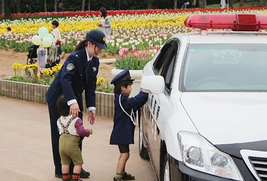 広島県世羅署がチューリップ祭に初の警察ブース　各種警察広報行う