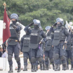 警視庁が機動隊観閲式　1,700人が分列行進