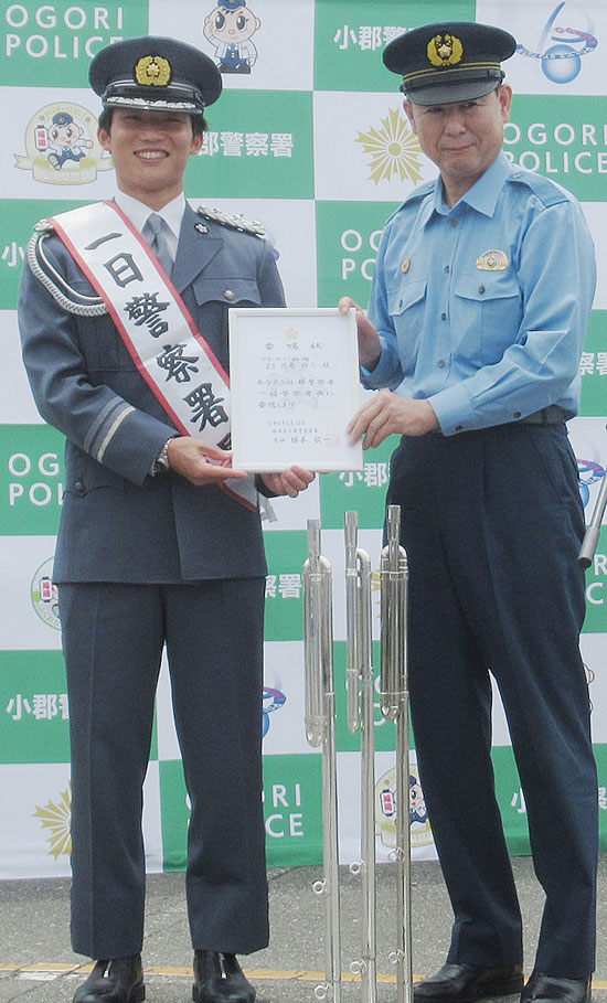 福岡県小郡署がニセ電話詐欺防止を呼びかけ　サッカー・アビスパ福岡の地元出身選手迎え